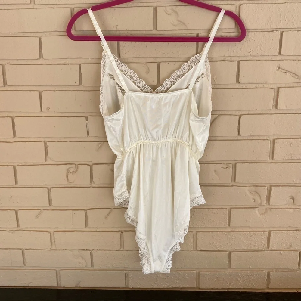 Women’s Lace-Trim Ivory Sleepwear Bodysuit - Picture 4 of 8